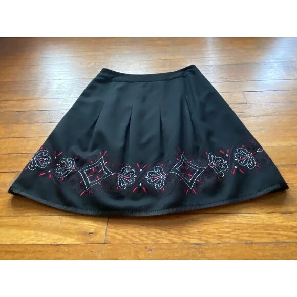 Ann Taylor LOFT Black Embroidered Pleated Skirt sz 4P - Picture 7 of 9